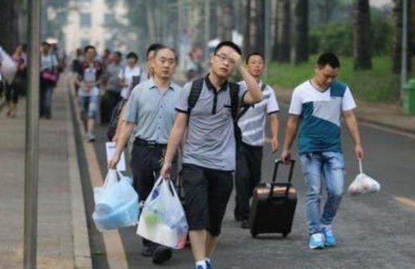 外省学生上大学要迁户口吗？毕业后才知道，聪明的学生早有准备