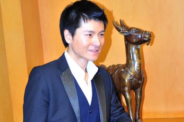 山寨版刘德华：靠模仿签约央视，排场大过正牌，出场费吓人