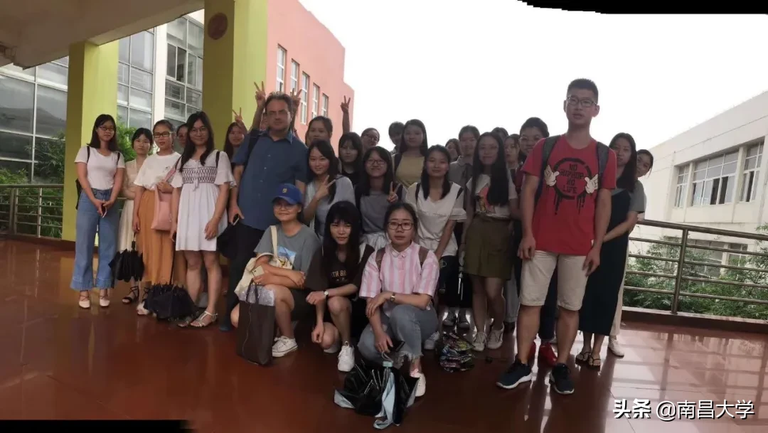 跨越时区的“空中课堂”，南昌大学外籍教师异国当“主播”