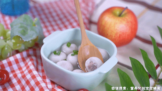 宝宝爱吃到舔碗(孩子吃饭舔碗)