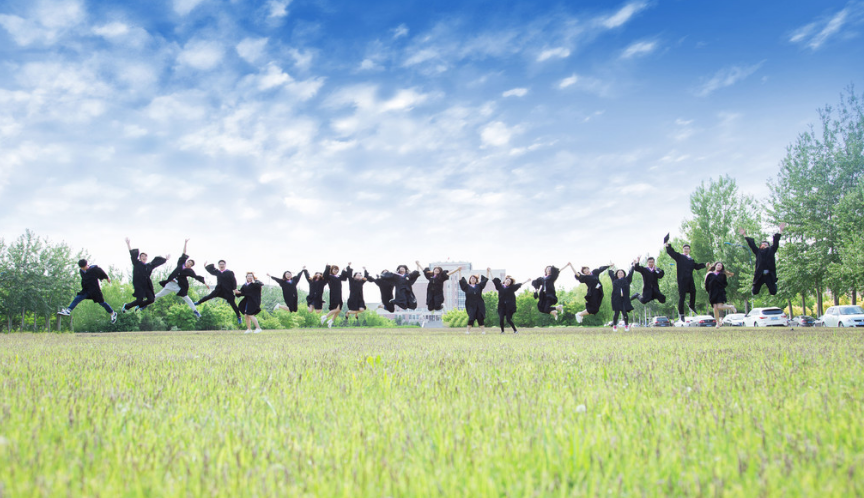 大学生毕业难度再升级，新规定2022即将落实，学生：幸亏毕业的早