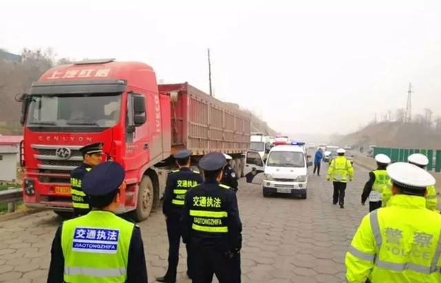 车辆没有年审，被交警查到会被扣车吗