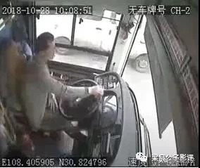 重庆公交车坠江事件：掌控不了情绪的人谈何掌控人生﻿