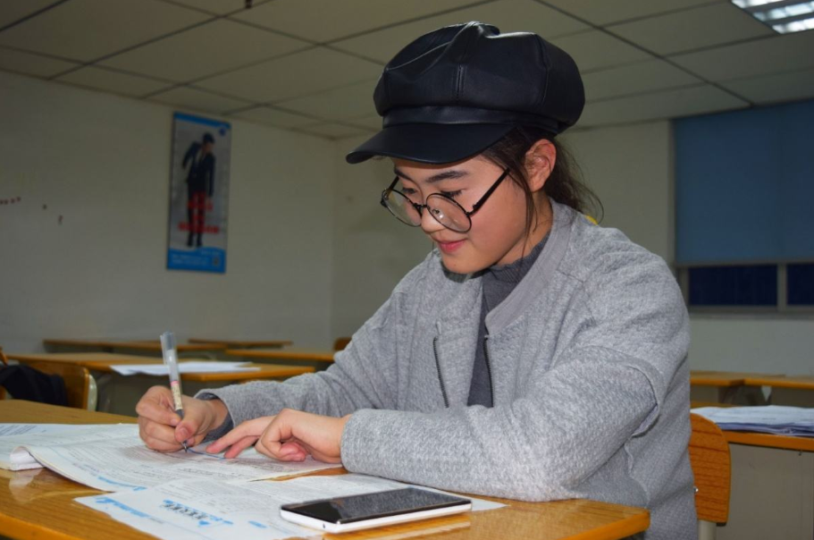 大一学生上晚自习，并不是“欺负”新同学，要明白这是特殊照顾