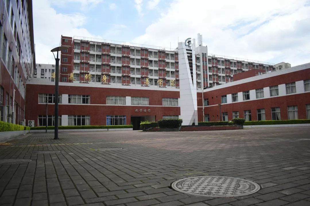 广州纺织大学服装学院图片