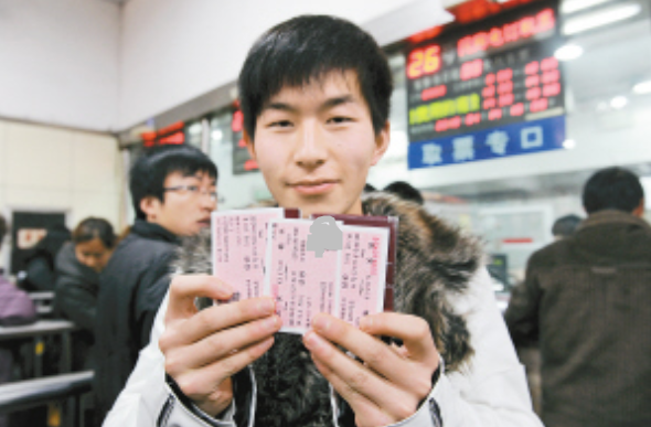 大学生坐火车能享受半价票，初中生为何要买全票？和学历没啥关系