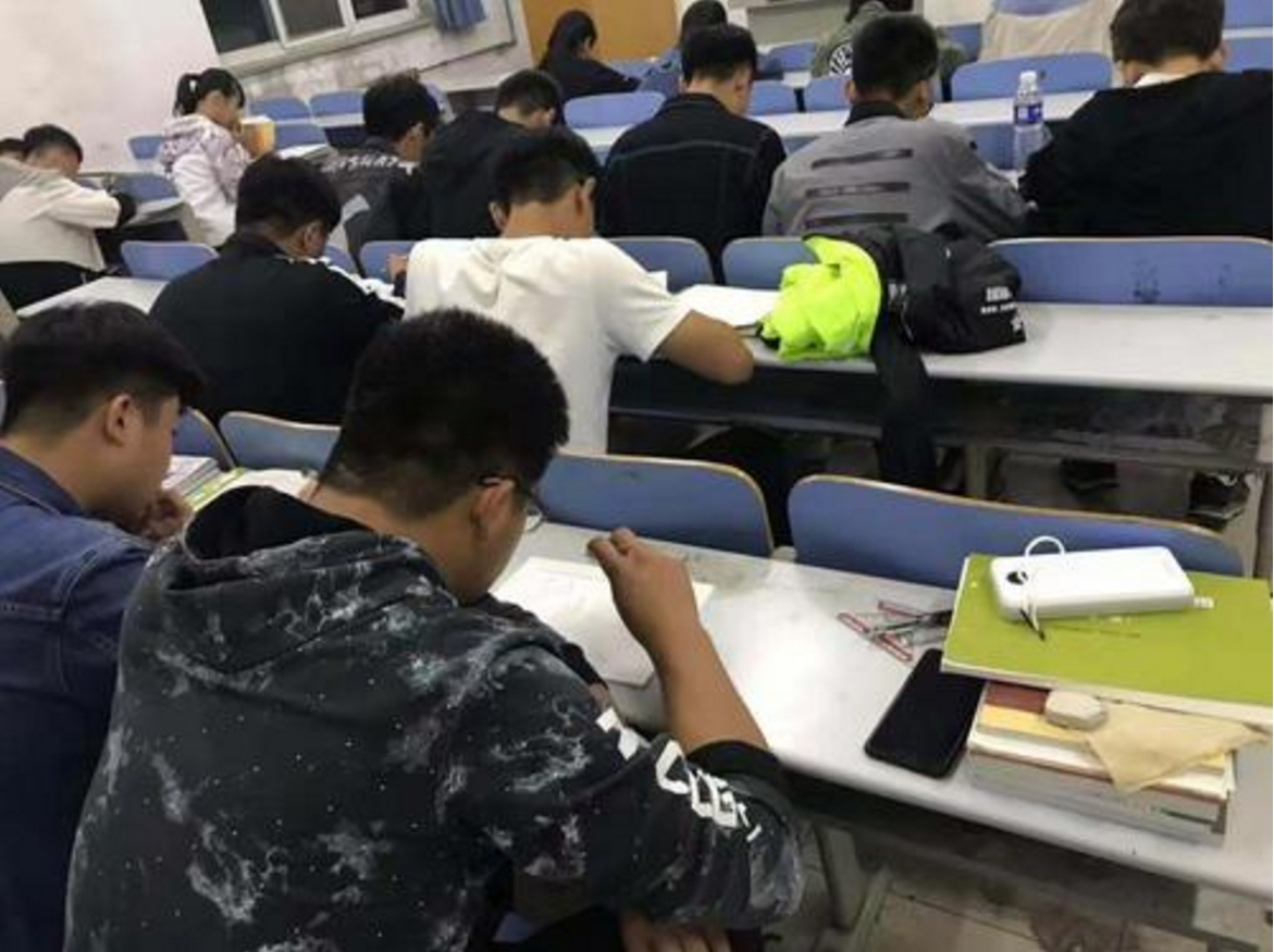 为何大一新生要上晚自习，大二就不用，学姐告诉你“真相”