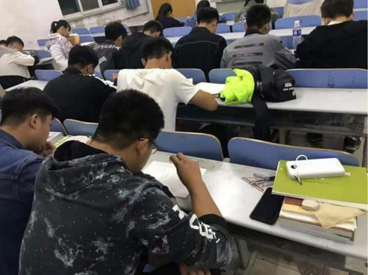 大学有晚自习吗（为何大一新生要上晚自习）