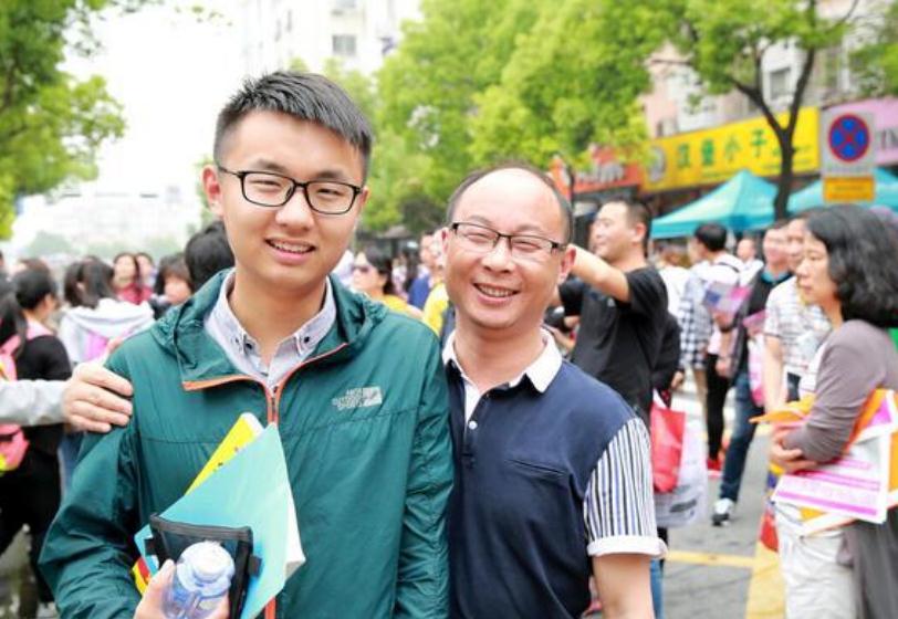 2022年高考报名时间出炉，5类学生没有考试资格，尖子生也一样