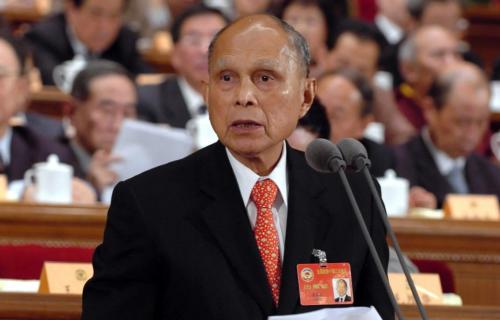 霍英东的正派情史，港圈最抠门的亿万富翁，却爱上3位人间富贵花