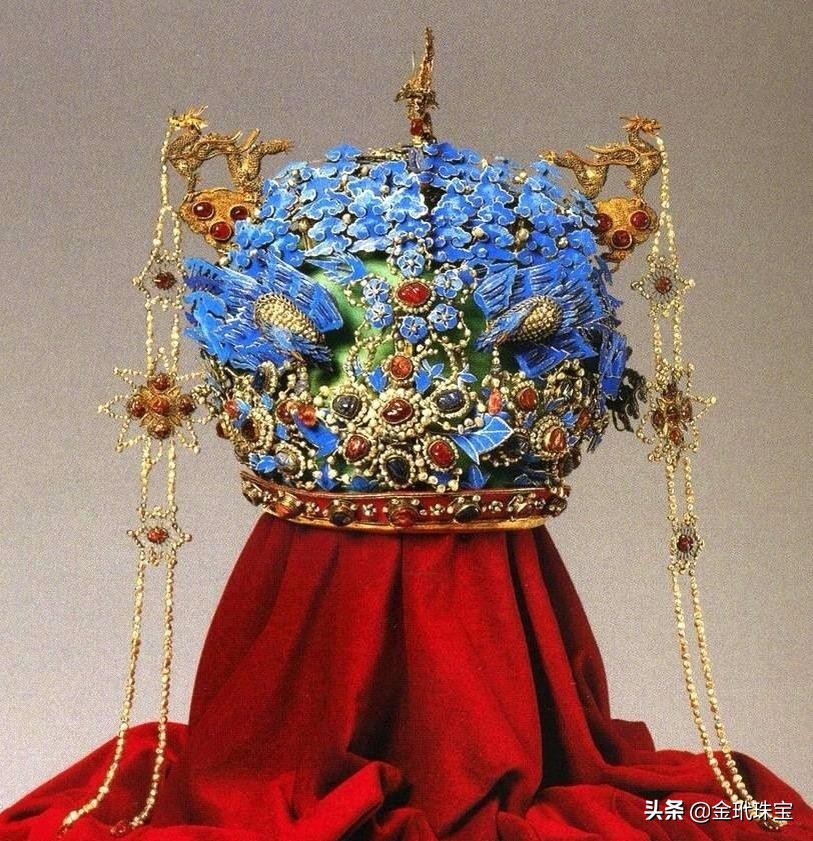 清朝盛行的点翠工艺，有多残忍？一套贵族首饰要杀害数百只翠鸟