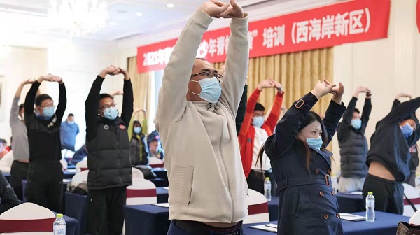 国家体育总局运医所专家厉彦虎来青指导青少年脊柱健康培训