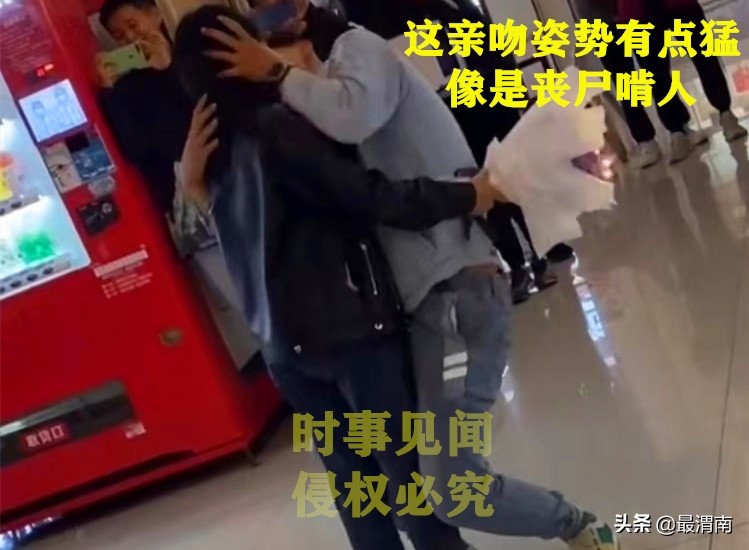 河北一大学生表白成功，两人当场热吻，甜蜜感情羡煞旁人