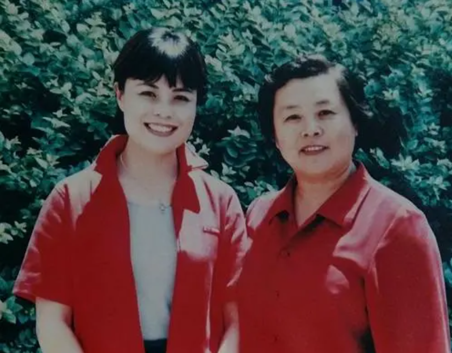 中国作协主席铁凝，54岁等来真爱：我宁愿没有，也不要凑合的婚姻