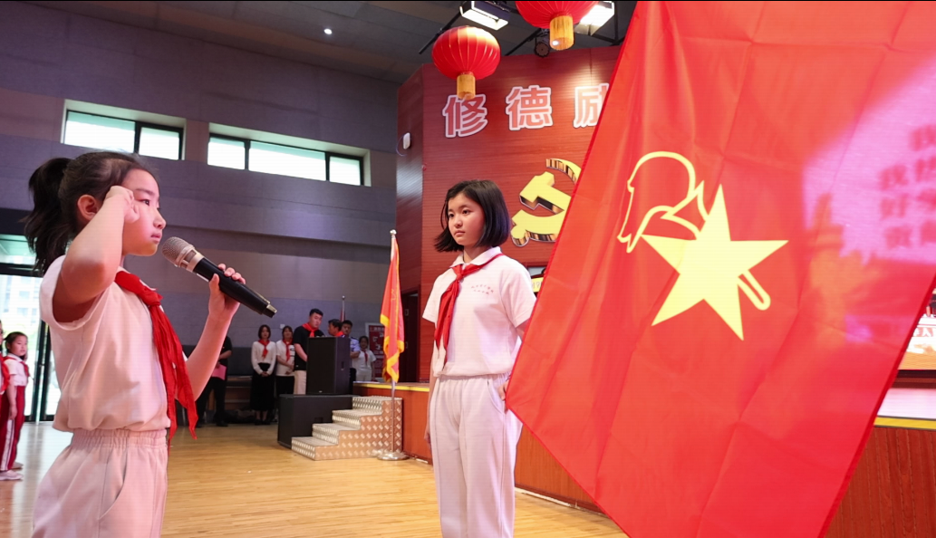 北京市育才学校大兴分校举行少先队入队仪式