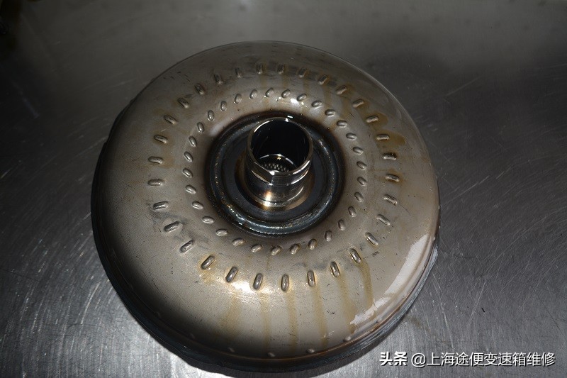 英菲尼迪FX35出现加速无力，顿挫，异响，抖动故障，变速箱维修