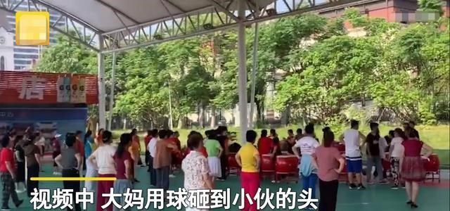 男篮世界杯为什么没人关注(体育总局：男篮无缘奥运会老百姓不满意！网友：广场舞大妈表示无所谓！当篮球遇到广场舞，究竟谁该让着谁？)