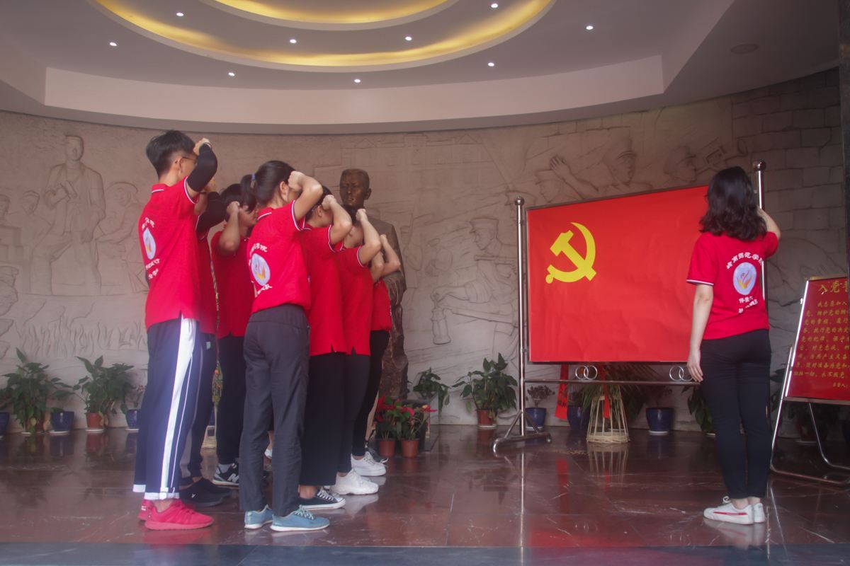 大学生为什么入党？大学入党有哪些好处？大一新生需明白这两点