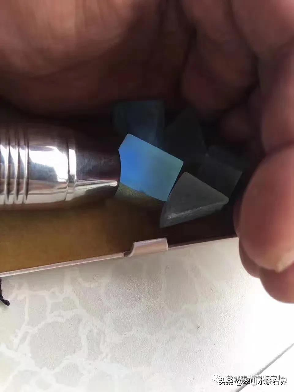 紫光灯检测法,自己也能科学鉴别翡翠真假