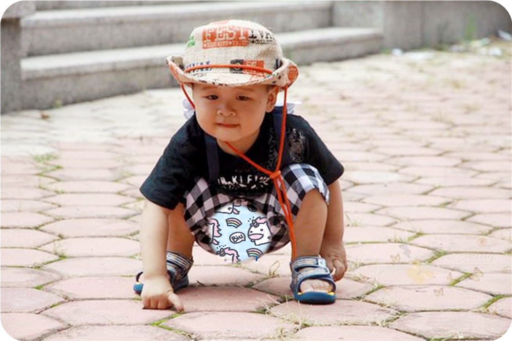 简单地讲,开裆裤就是一种在裆部故意留下缺口的一种儿童服饰.