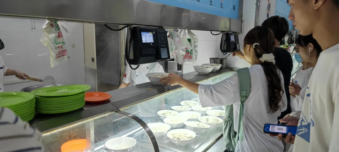 农大人的身影在前，我们“豫”难而上