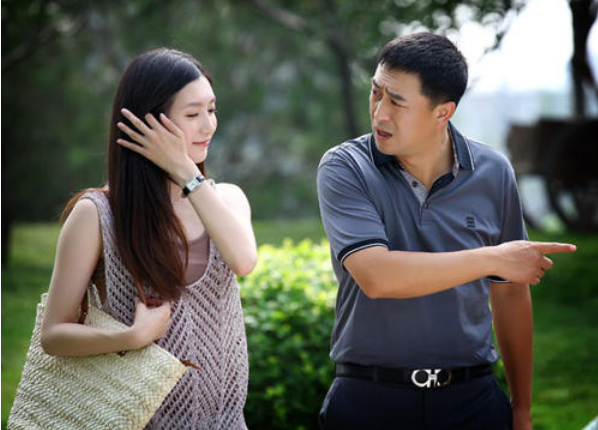 很耐看的《一仆二主》,三流的剧情,二流的台词,一流的演员