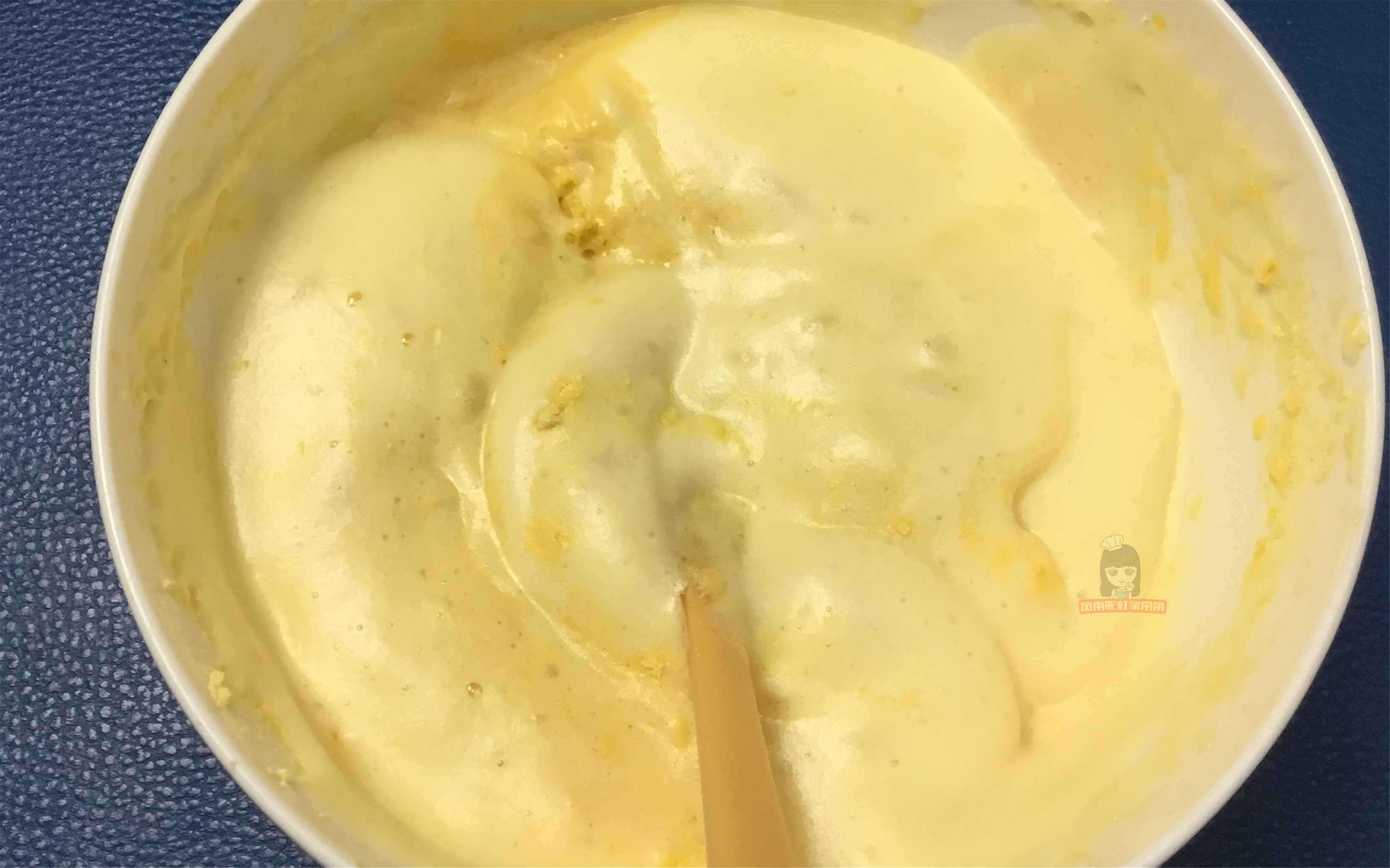 两个鸡蛋，一杯玉米粉，教你做香甜松软玉米饼，孩子们抢着吃