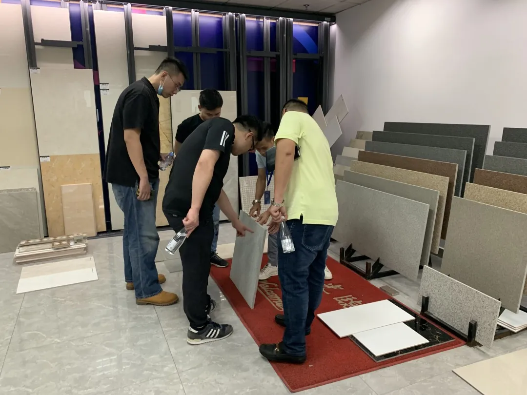 香洲正方控股集团莅临卓远·健康能量砖参观考察