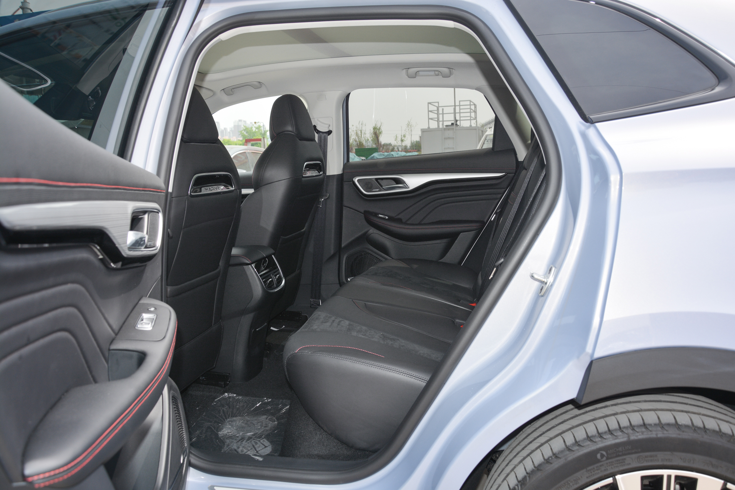 定位中型SUV，22.98万-26.98万，顶配带三台电机，MARVEL R咋样？