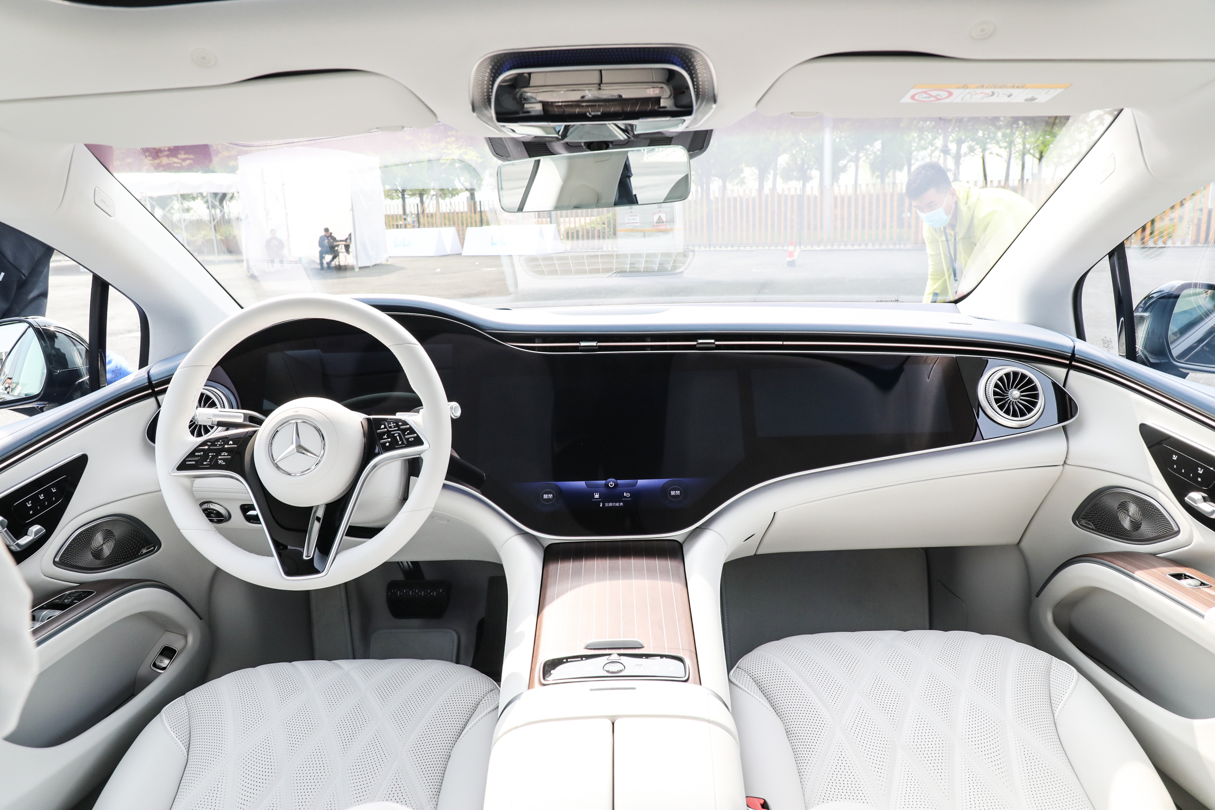 奔驰新能源汽车价格表特写