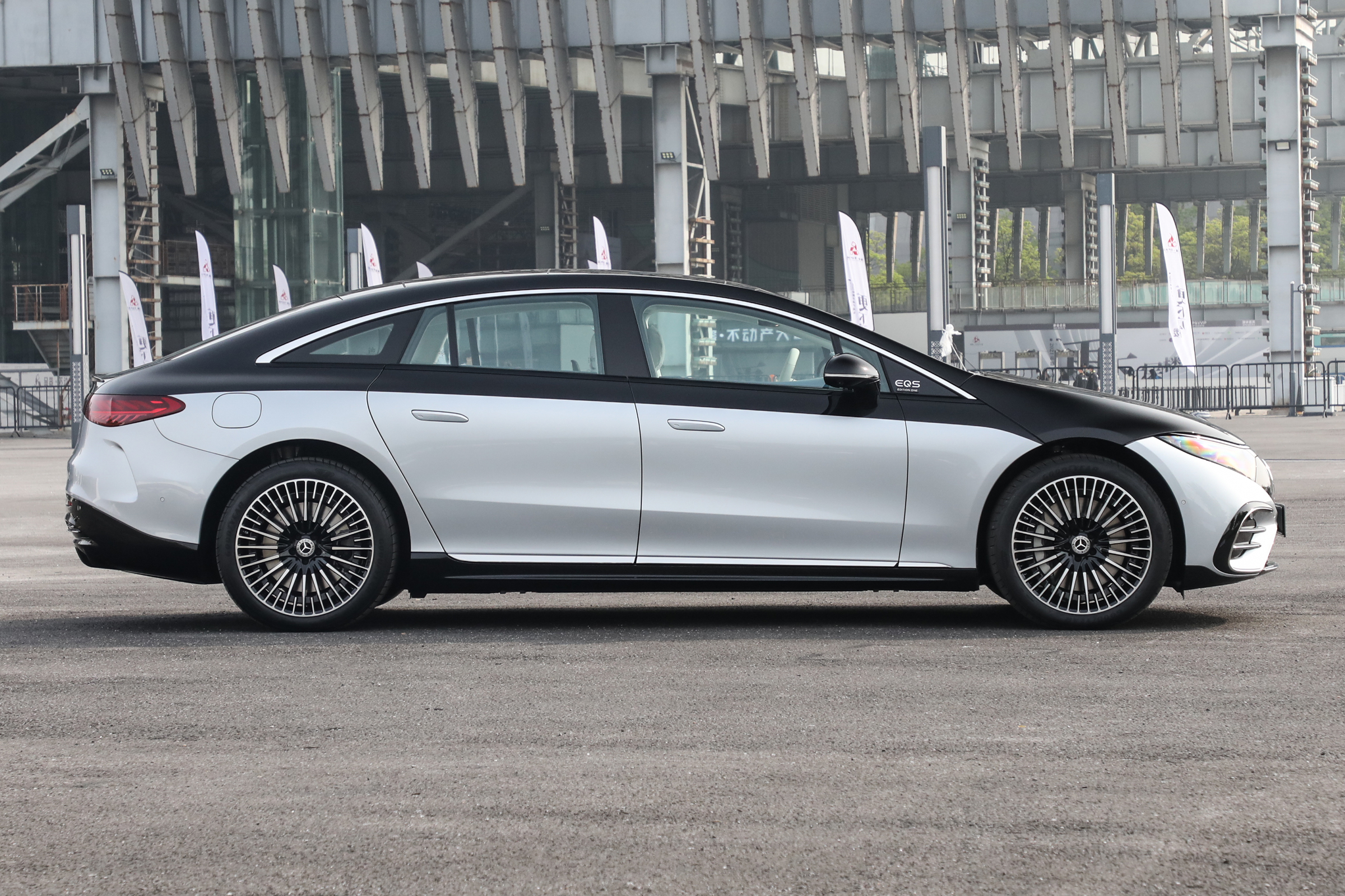 奔驰新能源汽车价格表特写