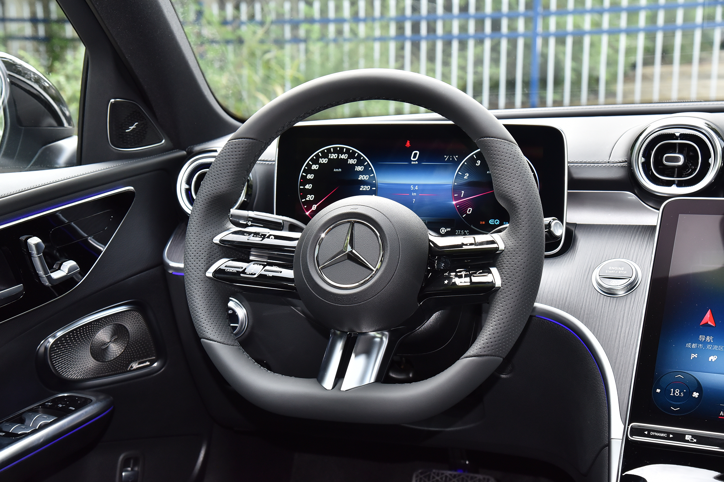 c 260 l内饰运动版车型内饰全新一代奔驰c级的内饰跟这一代的s级保持