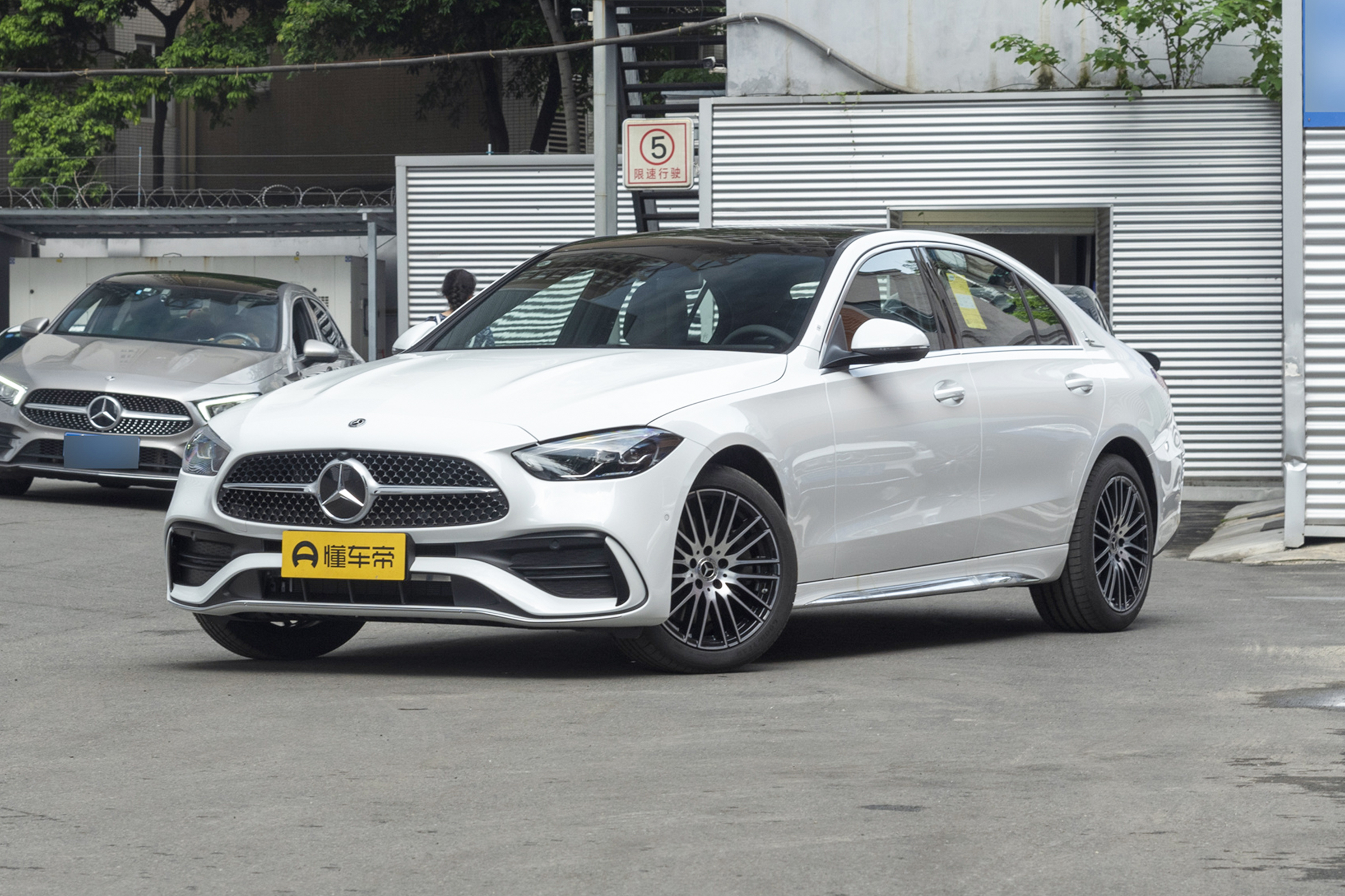 新车 | 没答案时就选"c" 全新一代奔驰c级深度解析