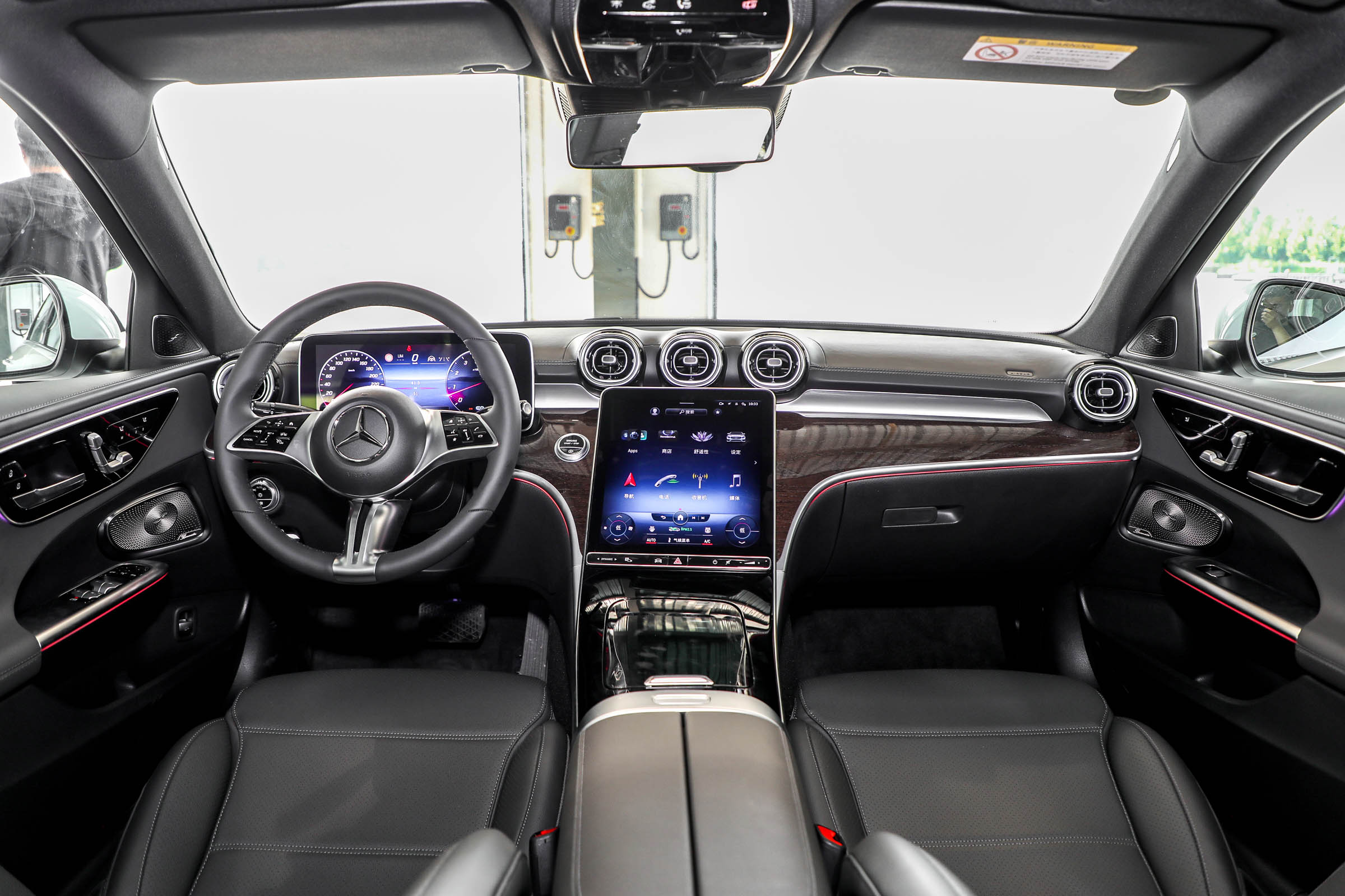 c 260 l内饰运动版车型内饰全新一代奔驰c级的内饰跟这一代的s级保持