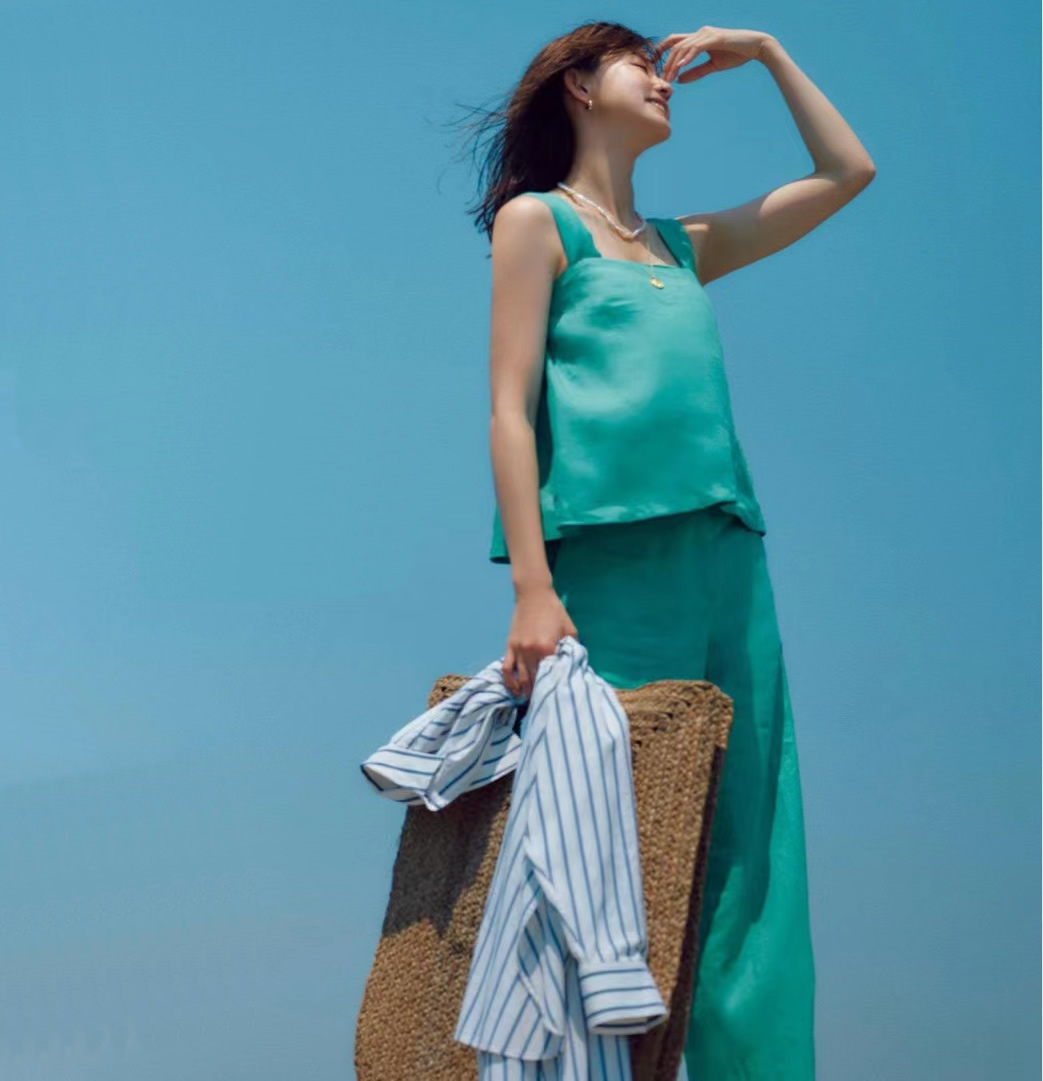 不愧是色彩王者，一穿就惊艳！6类“配色穿搭”，讲究女人最喜欢