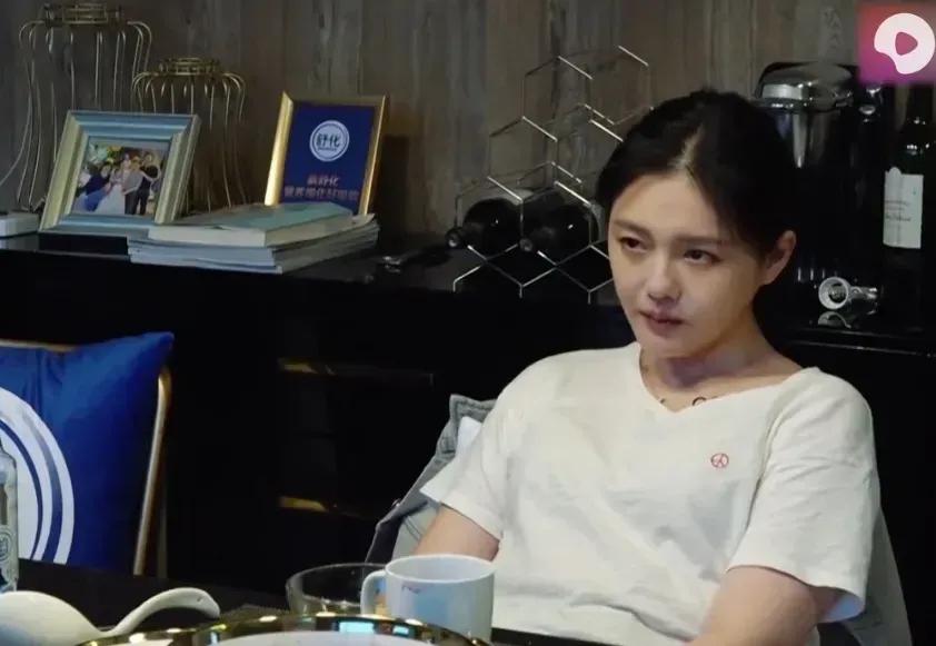 “曲终人散”的人生：大S一家忙着晒幸福，汪小菲满脸憔悴又孤单