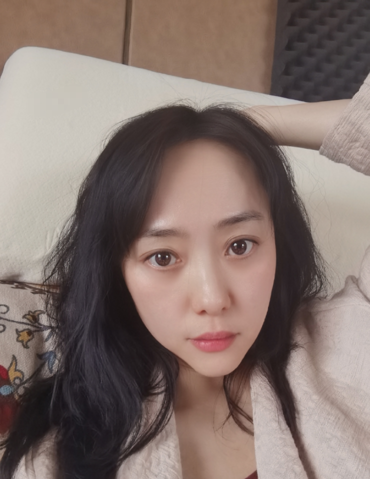 刘园园：逼婚大12岁央视名嘴，携2岁女儿办婚礼，如今过得怎样？