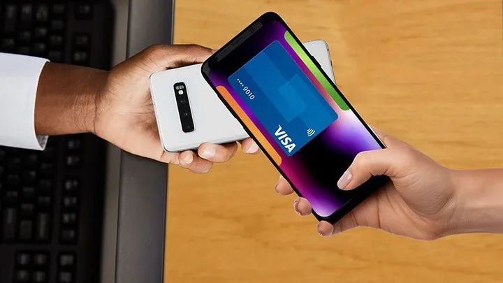 12 年后，iPhone 终于「变成」了 POS 机