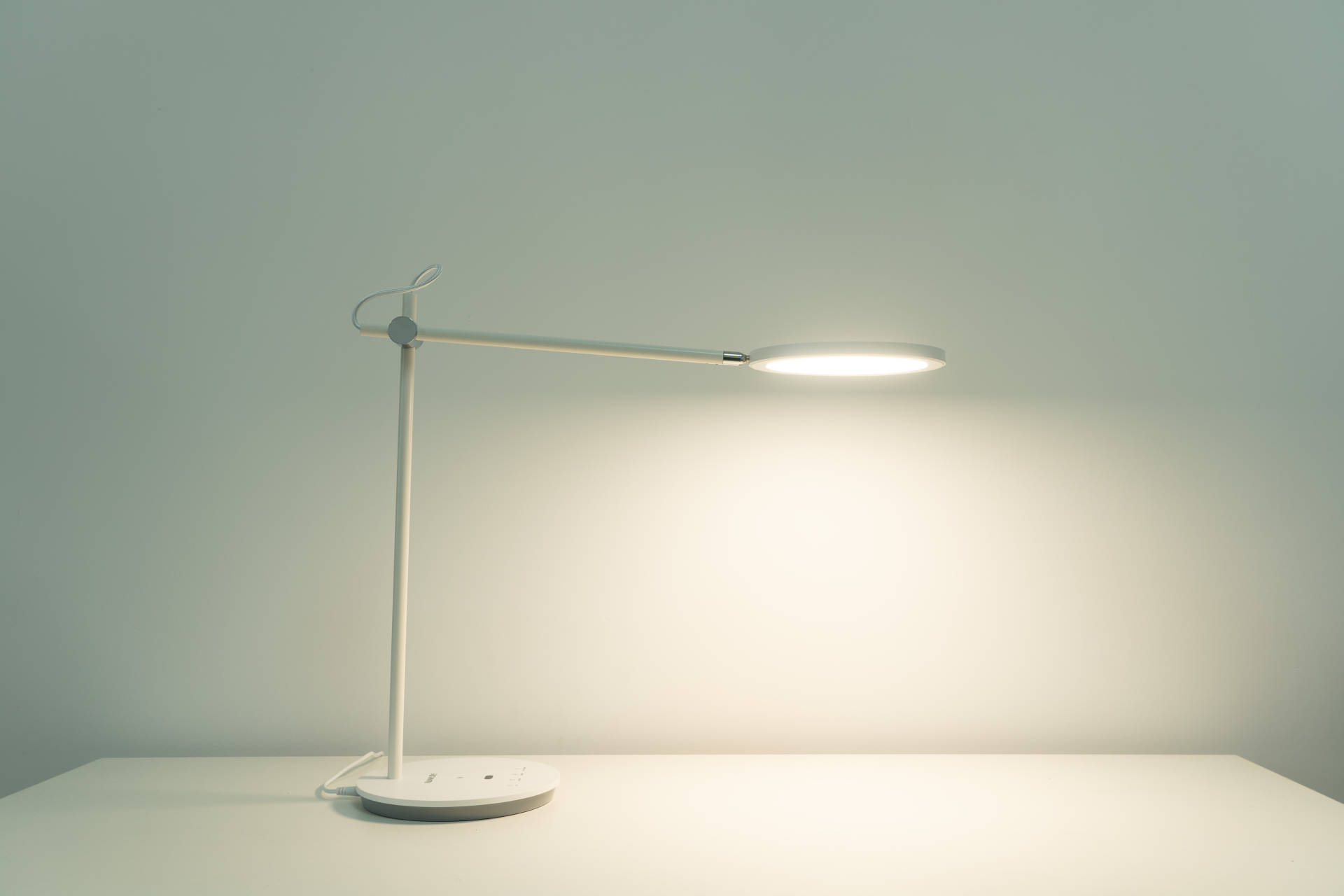 桌面必备！高颜值护眼台灯——南卡L1