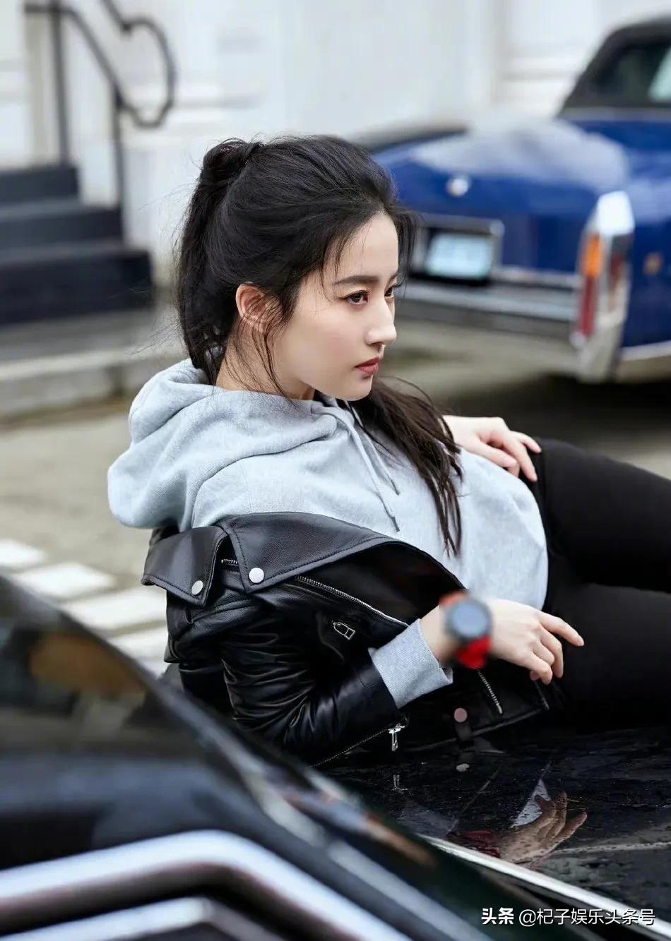 一组刘亦菲的侧颜照，鼻子很真实，果然天仙都是无惧真实的