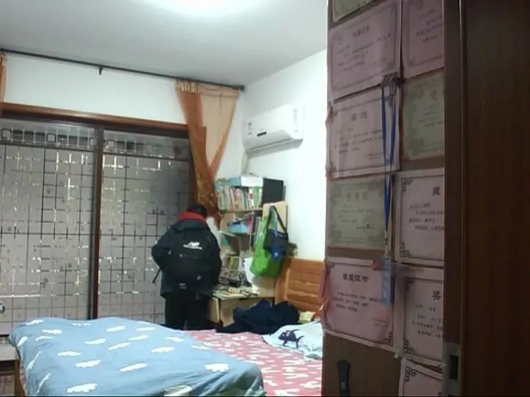 爸爸牺牲10年妈妈瞒了10年，10岁扬州小学生去了爸爸牺牲的地方