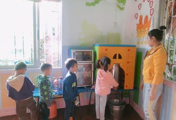 幼儿园一家长在群里的聊天记录，真叫人大开眼界，老师：我太难了