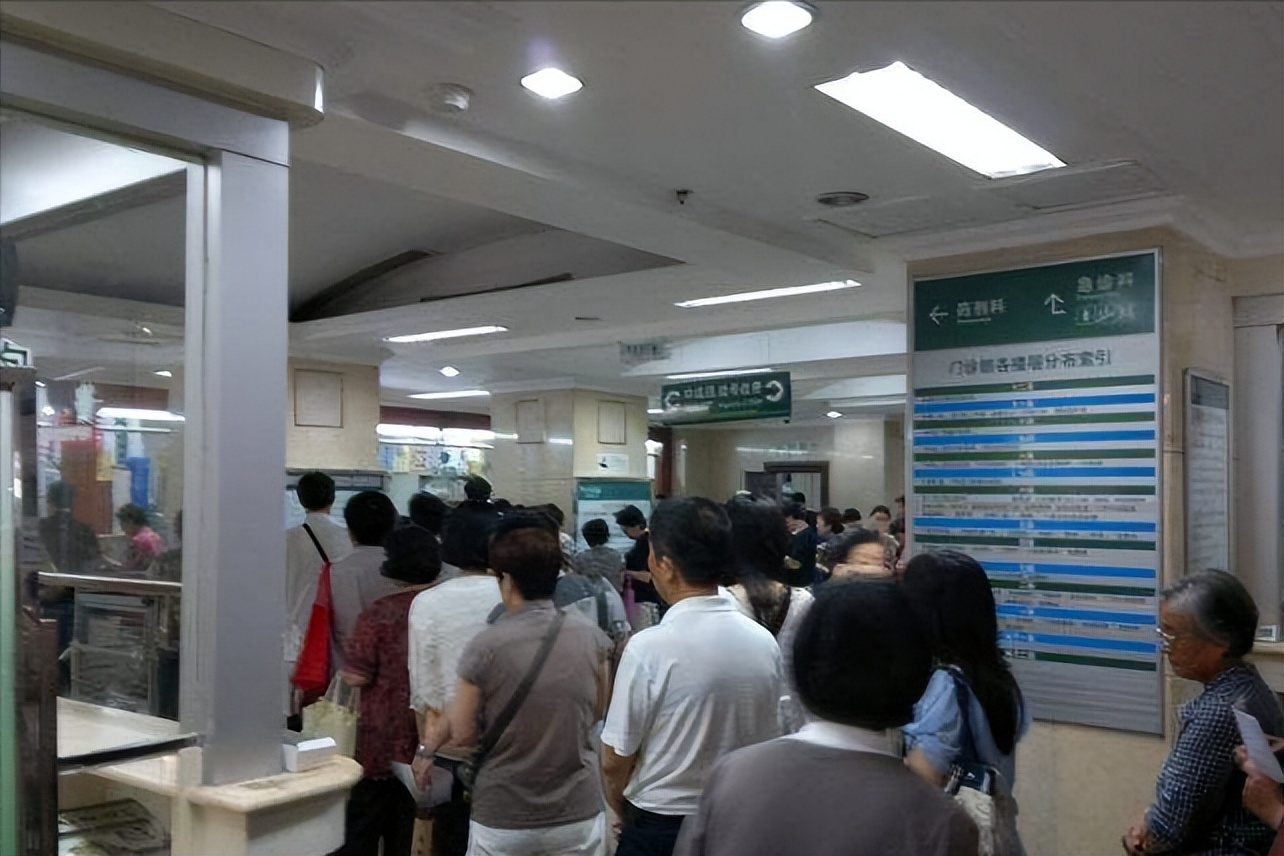 湖北女孩全市第一考进北大，收到通知书时才知道，妈妈患癌1年了