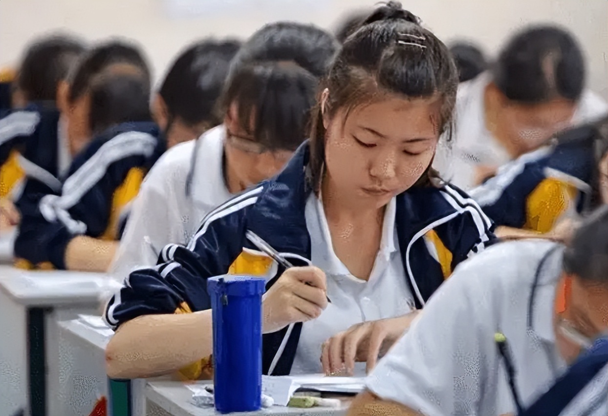 “民转公”大致敲定，民办学校老师面临就业难题，官方给指出方向