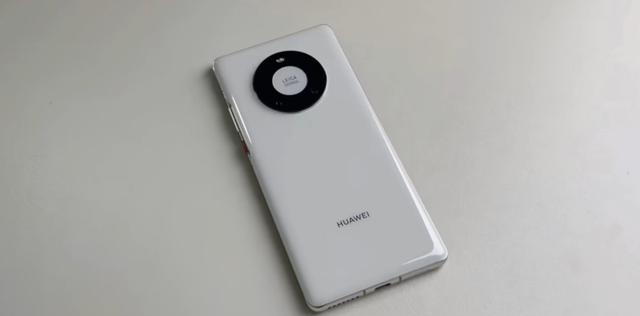 华为Mate50X曝光：四边等宽+大电池，硬实力与高颜值的结合