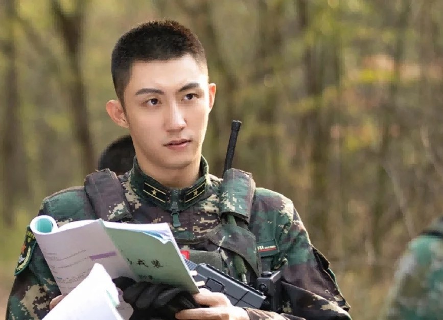 身高超185的男星，个个“鹤立鸡群”，这9位男星的身高太不懂事