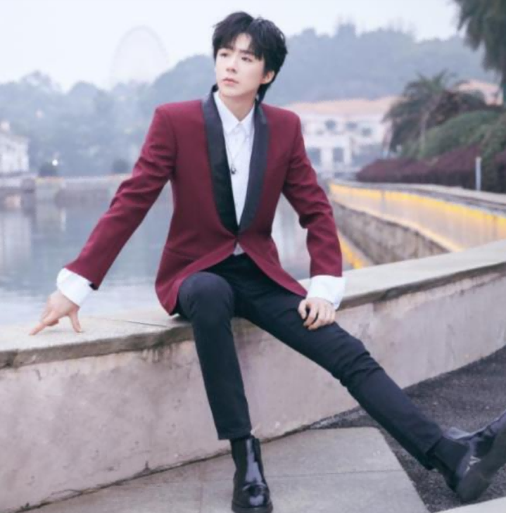 身高超185的10位男星，个个“鹤立鸡群”，不用自欺欺人谎报身高