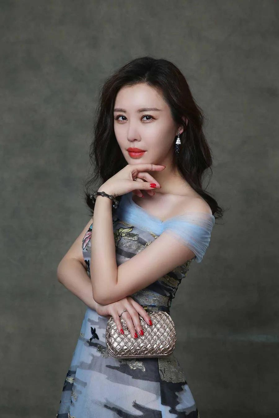 田朴珺，10张精美的照片