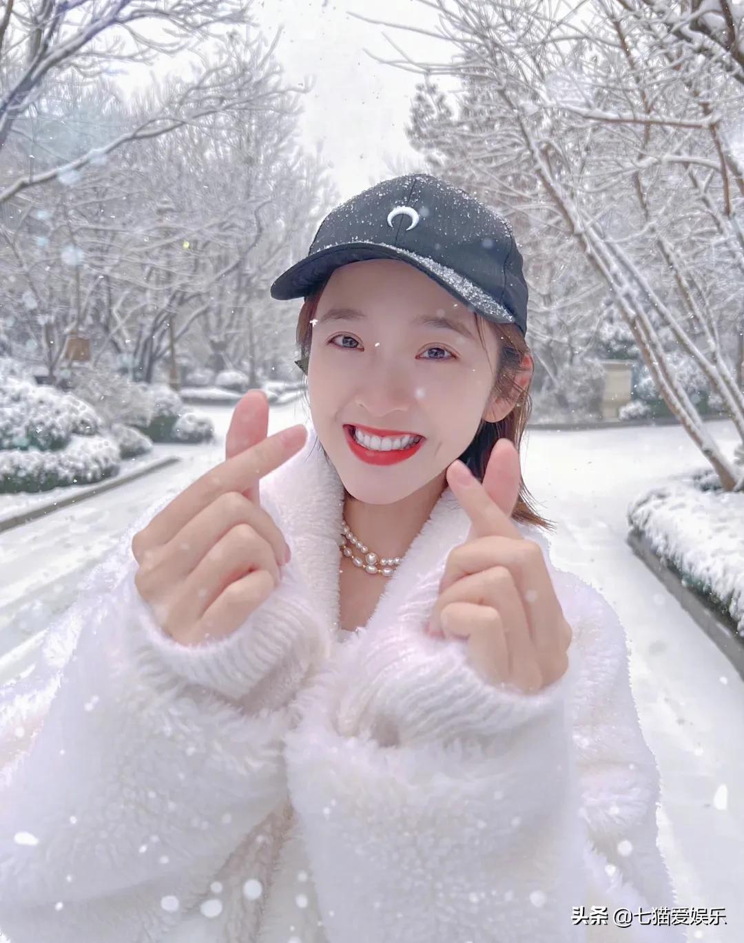 女星的辨识特质：赵丽颖的小脚，刘诗诗的天鹅颈，李沐宸的招风耳