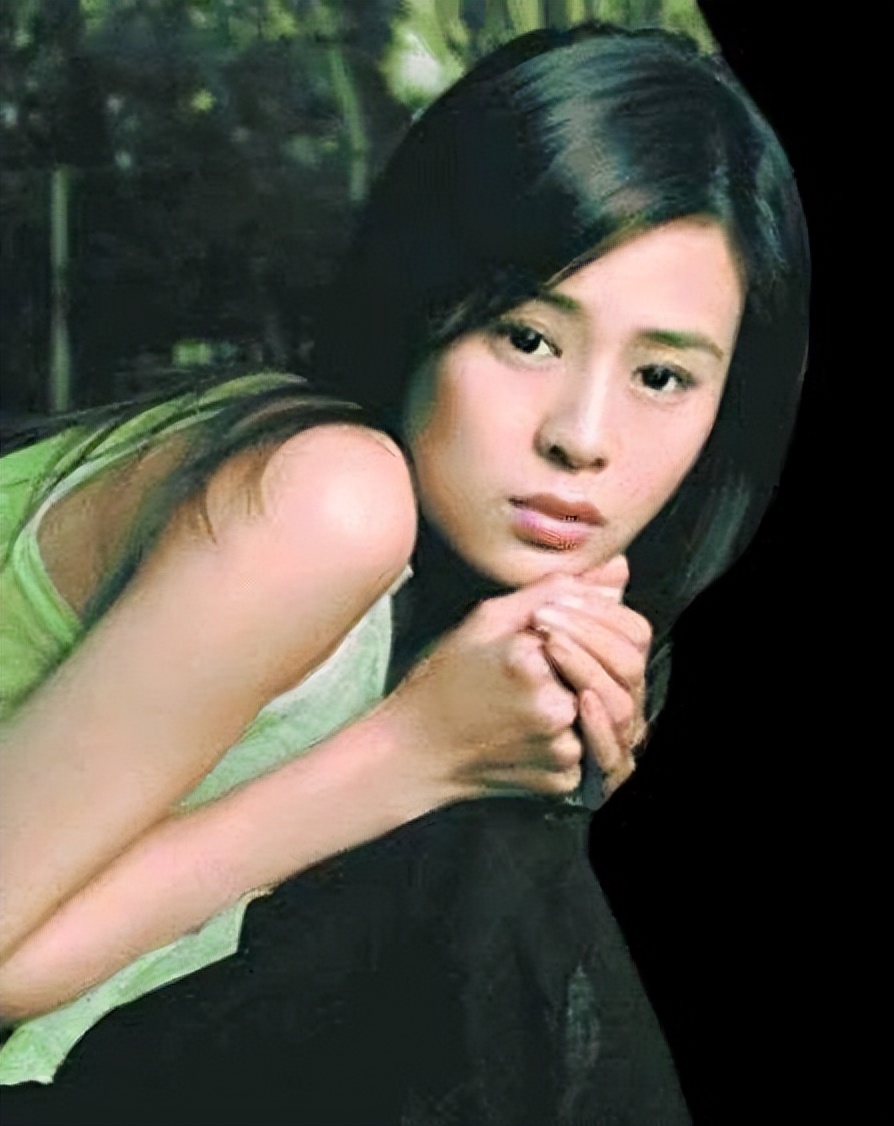 演员关悦，与佟大为“师生恋”是谣言，婚后一家五口生活幸福